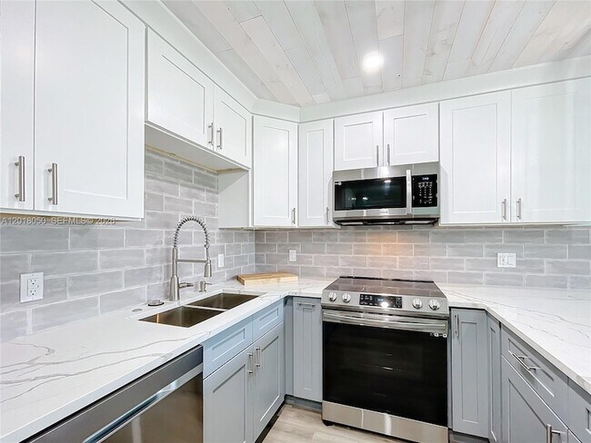 Building Photo - 226 Newport Dr