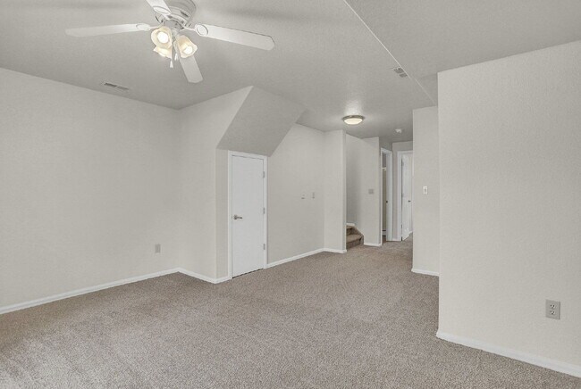 Building Photo - 6925 Yellowpine Dr