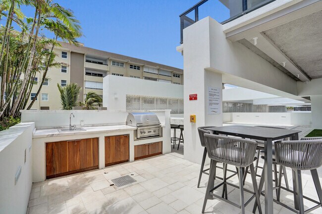 Building Photo - 305 Briny Ave