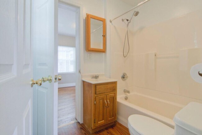 Building Photo - Knoxville 37917 - 2 bedroom, 1 bath home -...