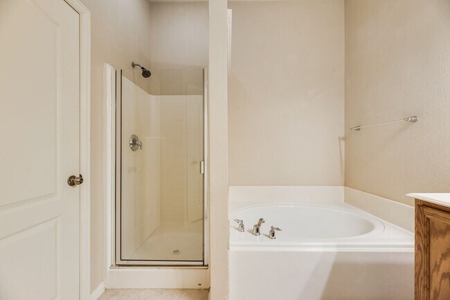 Building Photo - "Spacious 4-Bedroom with 2 Baths and 2,116 Sq Ft in Little Elm!"