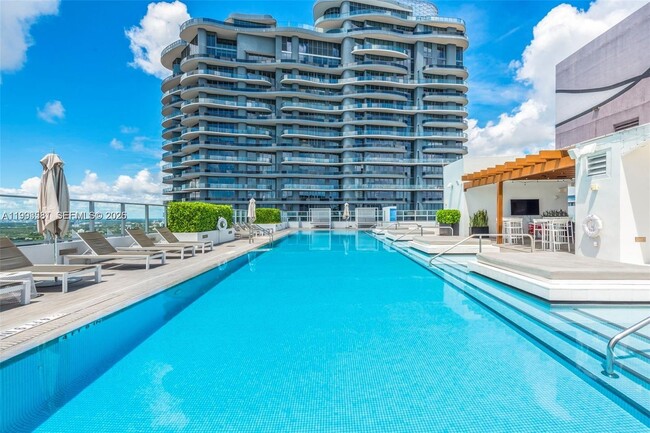 Building Photo - 1010 Brickell Ave