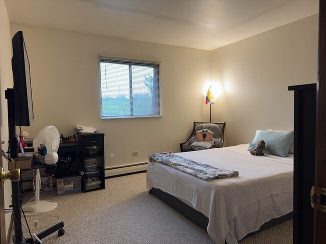 Building Photo - 1253 Getzelman Dr