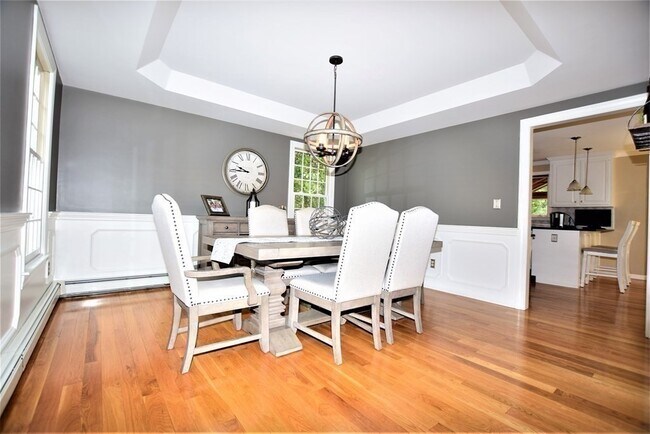 Building Photo - 398 Davis St