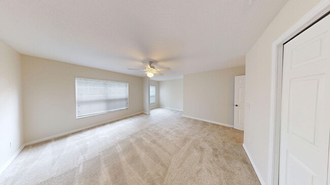 Building Photo - 4 Bedroom /2.5 bath Spacious Home In Sanfo...