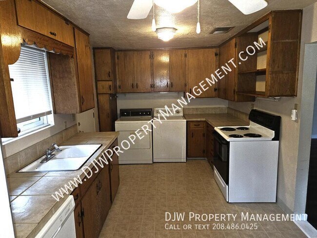 Building Photo - 1627 Martha St