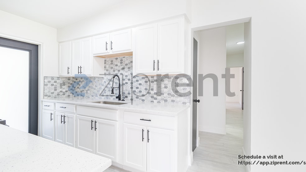 Building Photo - 1103 E South St