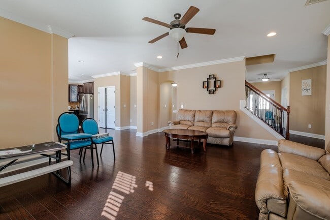 Building Photo - 5773 Highland Grove Dr