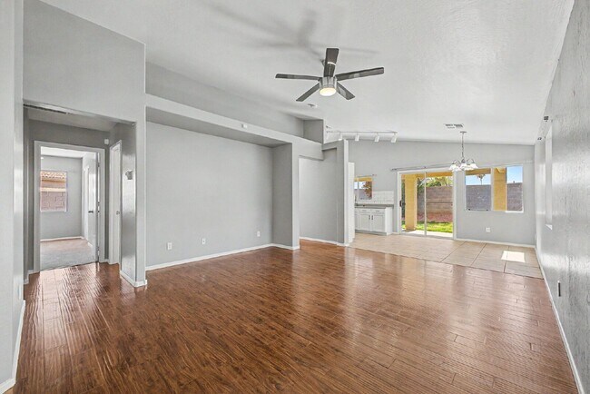 Building Photo - 14718 N 154th Ln