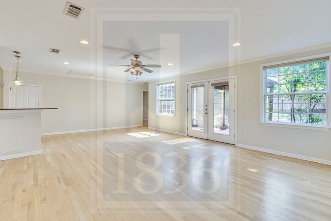 Building Photo - 4815 Woodview Ave