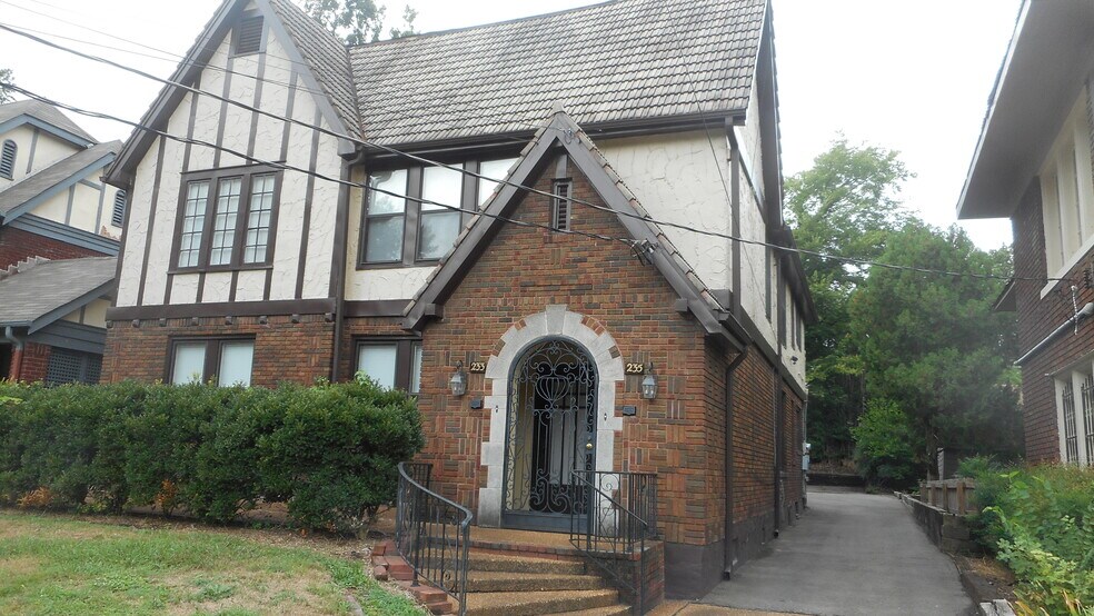 Building Photo - 235 Hawthorne St