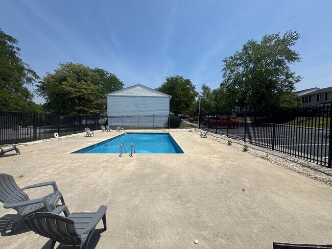 Building Photo - Blacksburg, 4 BR / 2.5 BA Available August 17