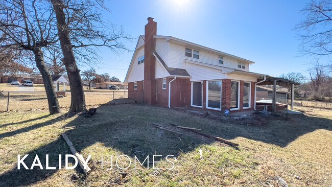 Building Photo - 4605 Sunset Terrace