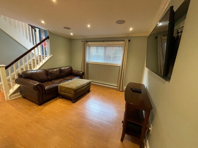 Building Photo - 47 Woodway Rd