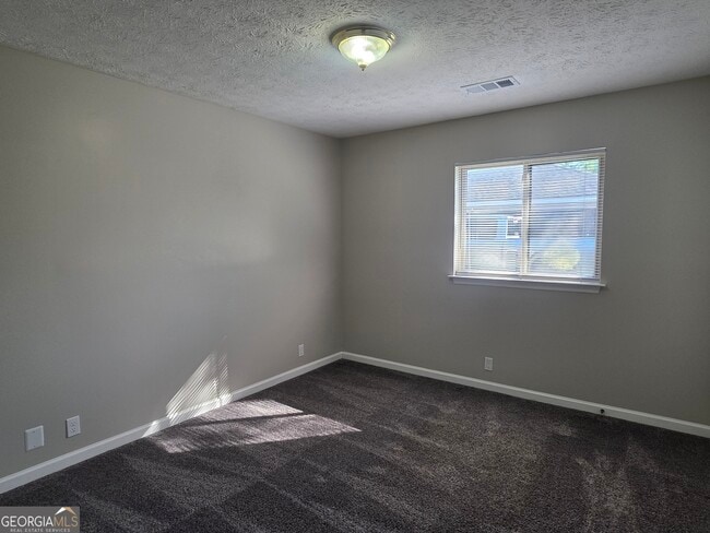 Building Photo - 34 Walnut Way