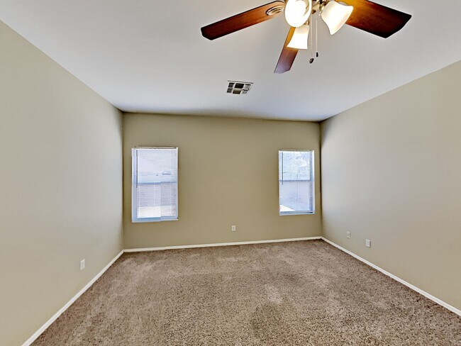 Building Photo - 2352 E Hazeltine Way