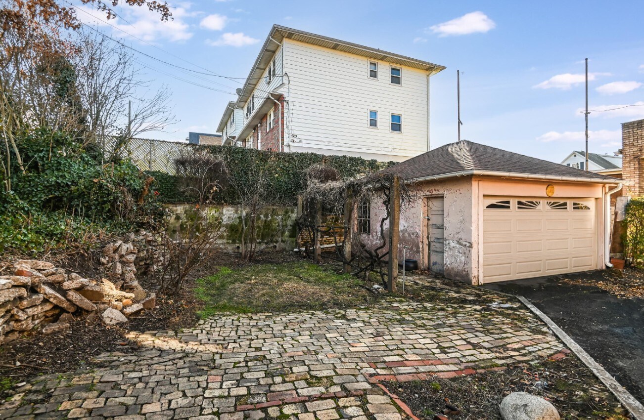 Building Photo - 265 McBride Ave