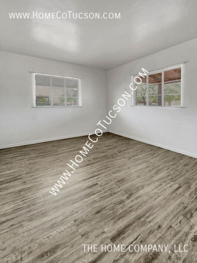 Building Photo - 833 W Jacinto St