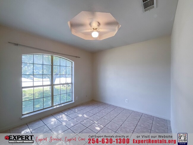 Building Photo - Light-Filled, Open-Concept Home in Killeen!