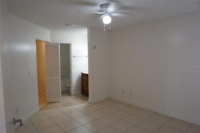 Building Photo - 2584 Grassy Point Dr