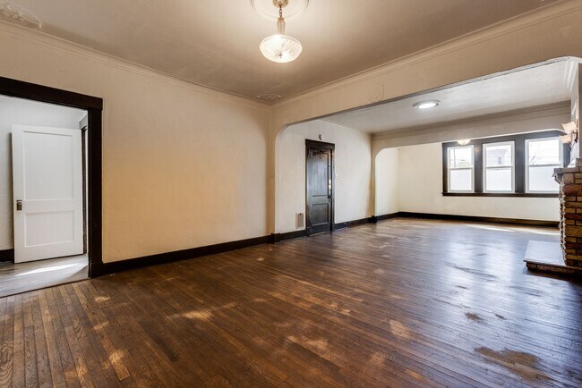 Building Photo - 609 E Warrington Ave