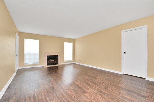 Building Photo - 7400 Bellerive Dr