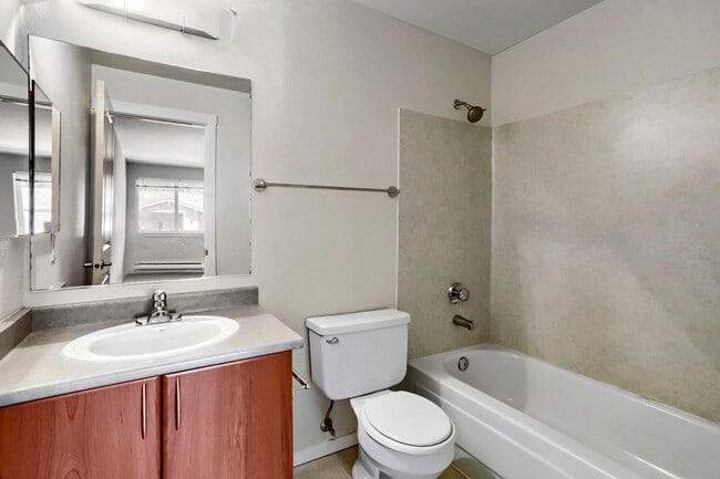 Building Photo - 2 Bed 2 Bath Condo @ Desirable Community w/ Pool, Hot Tub & Exercise Room!