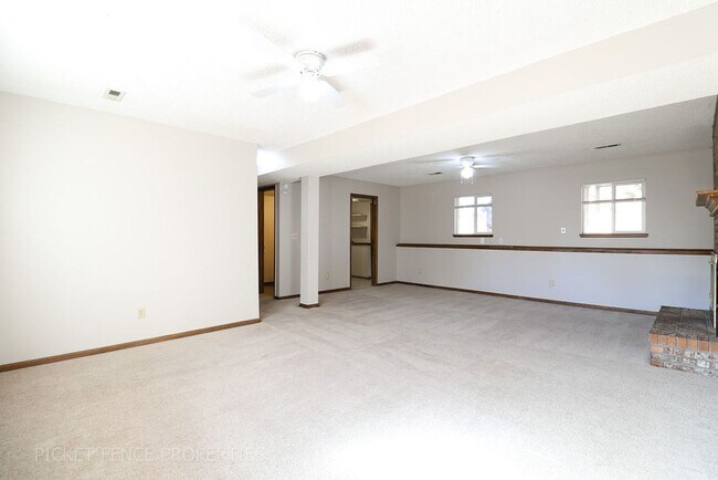 Building Photo - Beautiful 2 Story Home in Loveland