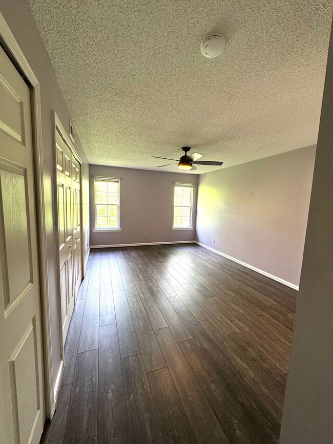 Building Photo - West AVL - Beautifully Updated Townhouse
