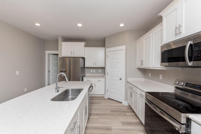 Building Photo - 240 Camellia Dr