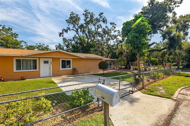 Primary Photo - 1735 4th Ave E