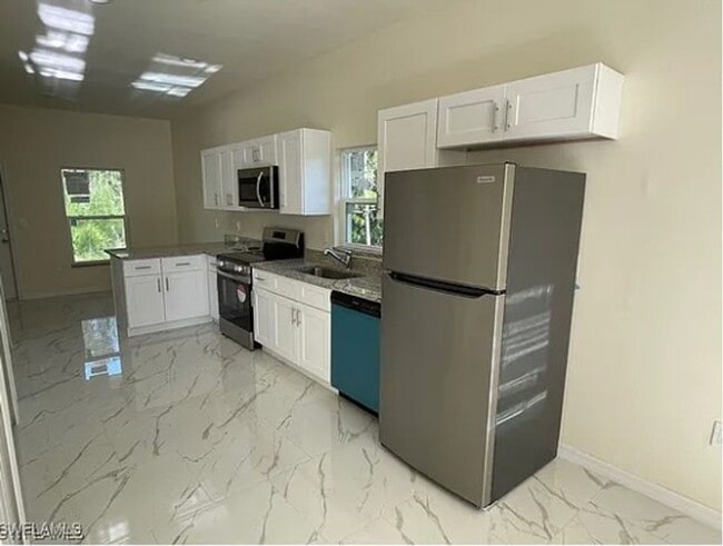 Building Photo - Ready for YOU! Three Bedroom 2 bath/ Singl...
