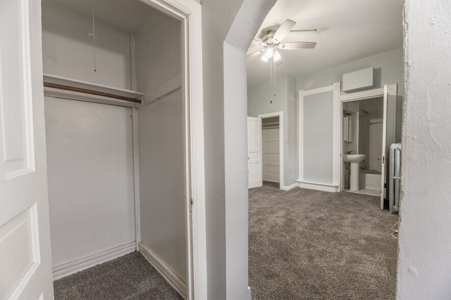 Building Photo - 138 N 38th Ave