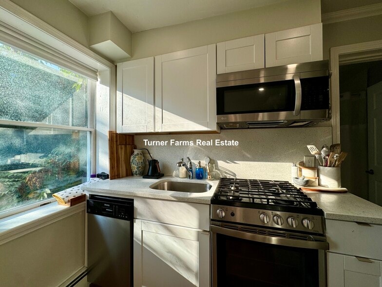 Building Photo - 91 Hudson St