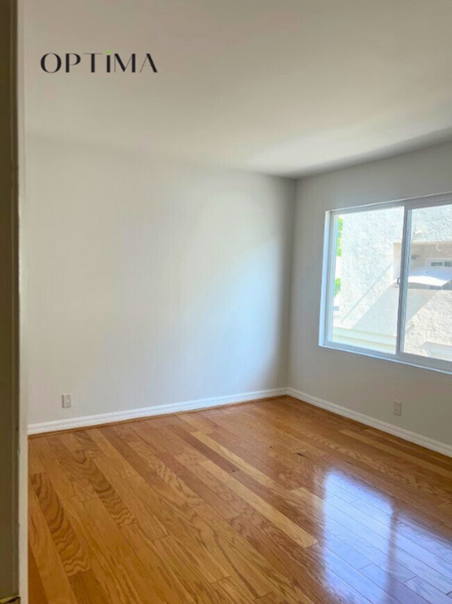Building Photo - 18411 Hatteras St