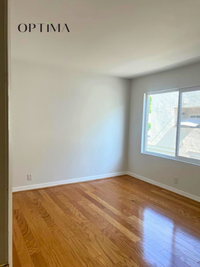 Building Photo - Spacious 3BR Condo in Tarzana – Private 2-Car Garage & Resort-Style Amenities!