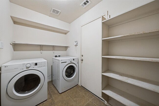Building Photo - 3500 Savage Springs Dr