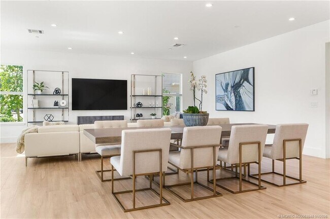 Building Photo - 55 SE Seminole St