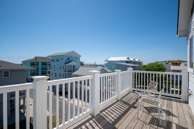 Building Photo - PERFECT BEACH GETAWAY - AVAILABLE MID-DECE...