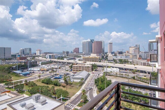 Building Photo - 1120 E Kennedy Blvd