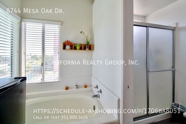 Building Photo - 8744 Mesa Oak Dr