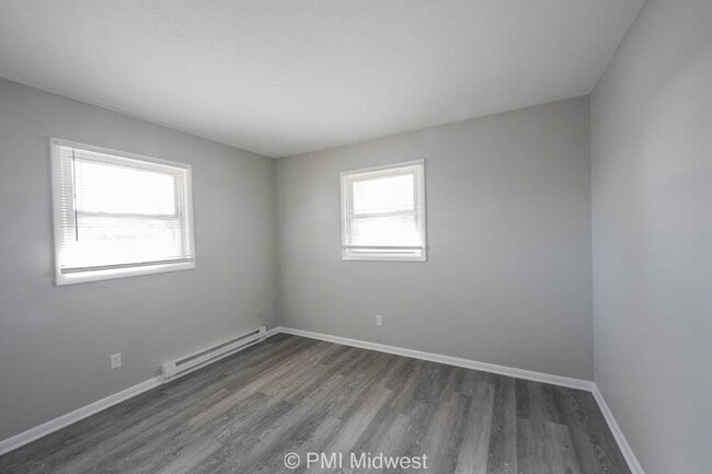 Building Photo - "Charming 2-Bedroom Apartment in Fountaintown – Cozy Living at 570 W U.S. 52!"