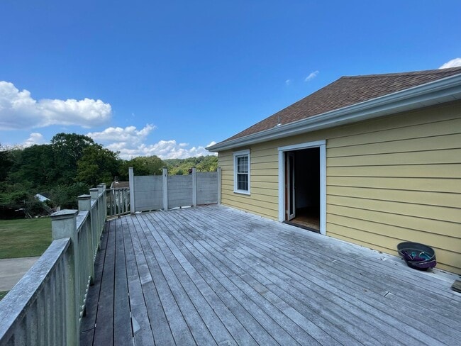 Building Photo - Spacious 3 Bedroom Single Family Home with...