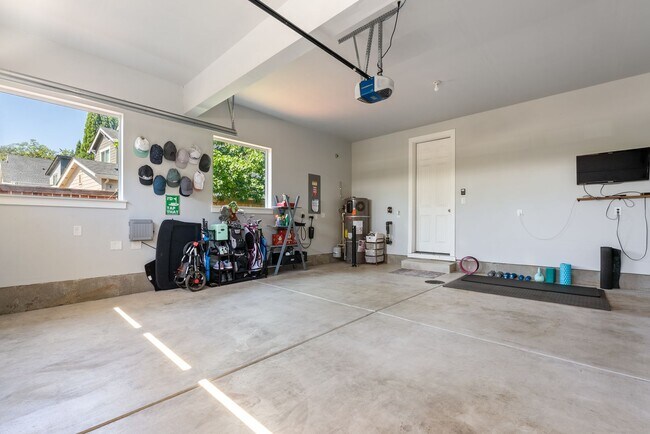 Building Photo - Beautiful 3-Bed, 3-Bath Home in Reeds Cros...