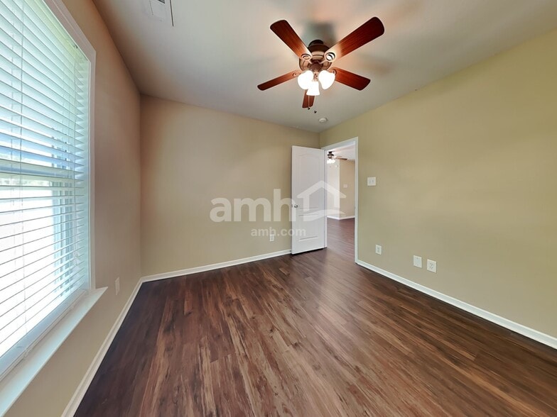 Building Photo - 4112 Lakewood Glen Dr