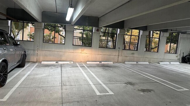 Building Photo - 3001 NE 185th St