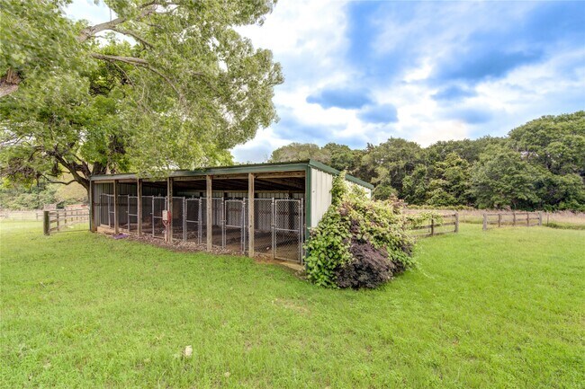 Building Photo - 1712 Lynn Rd