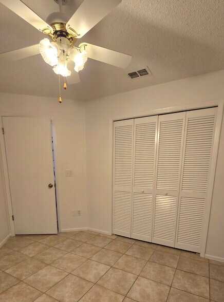 Building Photo - 846 Grenadier Dr