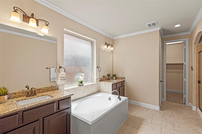 Building Photo - 28647 Maple Red Dr