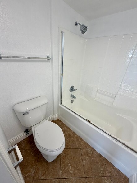 2nd Primary room bathroom - 4942 Haight Trl